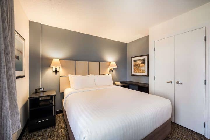 Room 10 of 26