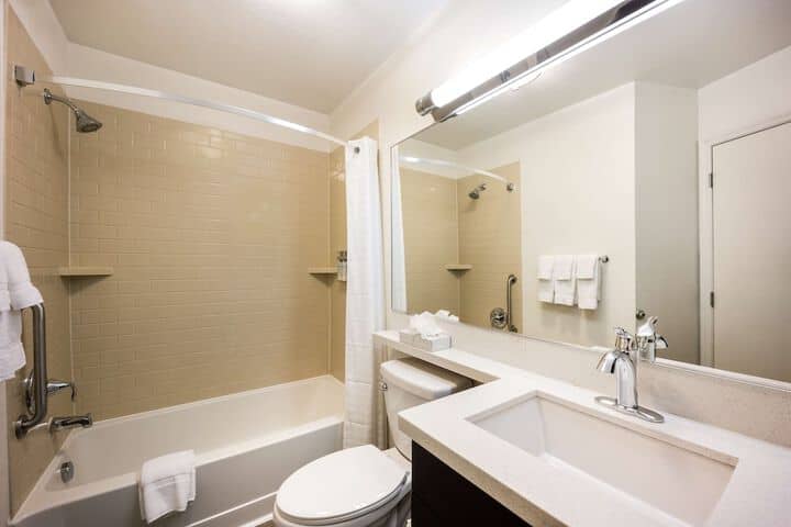 Room 12 of 25