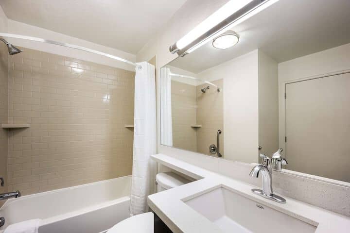 Room 13 of 25